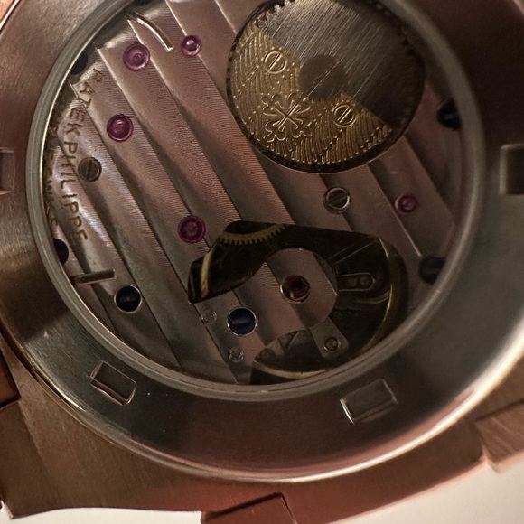 PATEK PHILIPPE NAUTILUS 5712 ROSE GOLD - Picture 3 of 6